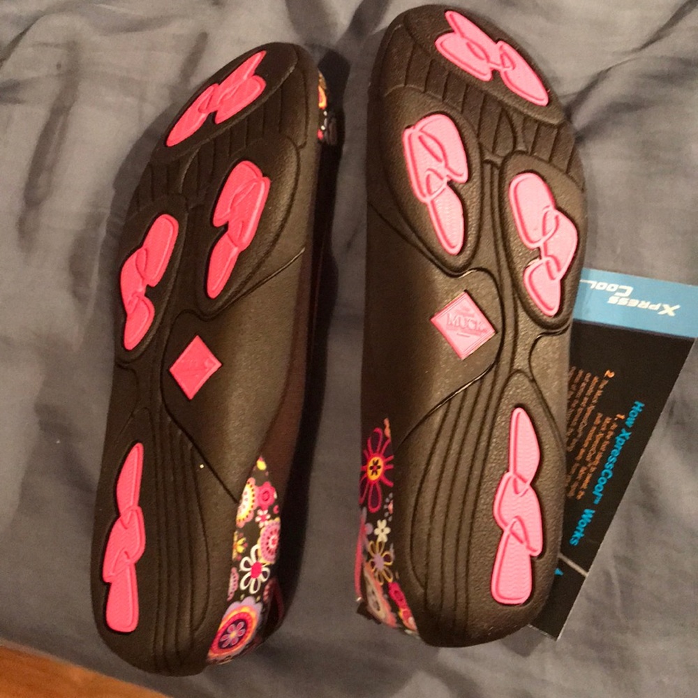 Muck Slip on Ladies Shoes, size 8. NWT